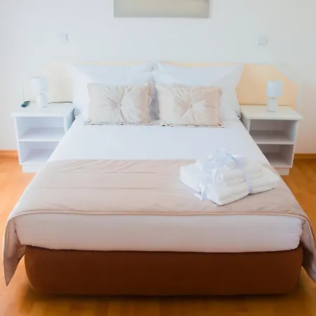 Pedrogao Guesthouse Bed & Breakfast 4*