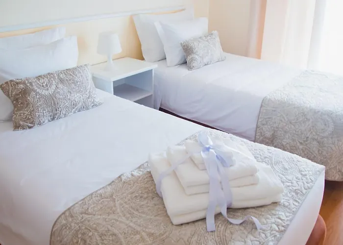 Pedrogao Guesthouse 4*