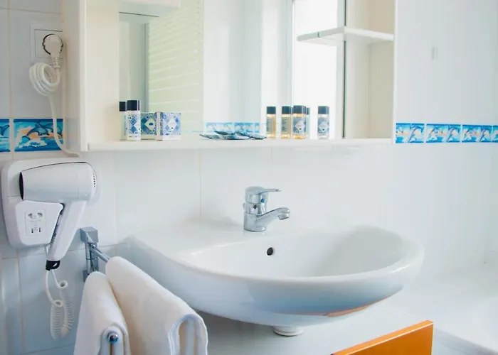 Pedrogao Guesthouse 4*