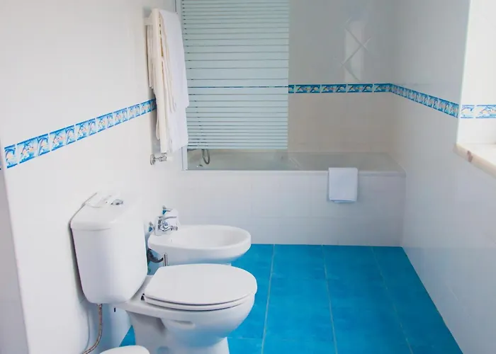 Pedrogao Guesthouse Bed & Breakfast 4*